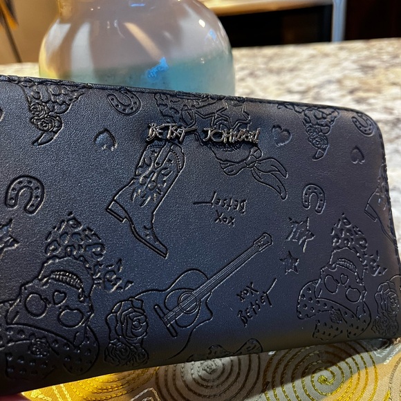 NEW Betsey Johnson Black Embossed Skull Cowboy Cowgirl Western Wallet Wristlet - Picture 1 of 15